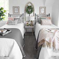 43 Simple Twin Bed Bedroom Decoration Twin Beds Guest Room Guest Bedroom Decor Home Decor Bedroom