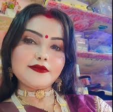 A Christmas dinner with my small yet vibrant family proves that even in  intimate settings, profoundly impactful moments await 🥰, as we joyfully  share a timely videocall with Aunties and cousins, reconnecting