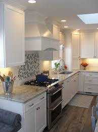 Traditional Kitchen In East Lansing Michigan Starmark Cabinetry S Stratford Door Style In Maple Fin In 2020 Kitchen Cabinets Decor Kitchen Remodel Lake House Kitchen