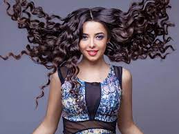 Sides can be tucked behind the ears or styled asymmetrically to enhance the heavy side part. 80 Diy Simple And Easy Hairstyles For Long Hair Female 2021