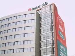 For those who wish to drive their own cars, ibis bucharest palatul parlamentului city centre has a car park right on site for maximum convenience. Hotel Ibis Palatul Parlamentului Bucuresti