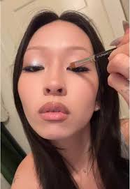 Glitter Eyeshadow Blending Techniques