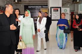 Ketua pergerakan wanita umno, tan sri shahrizat abdul jalil berkata, ini membuktikan ph sebenarnya diterajui oleh dap yang. Datuk Seri Shahrizat Abdul Jalil Visits Limkokwing Limkokwing University Of Creative Technology