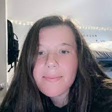 Allie Sowell's Instagram, Twitter & Facebook