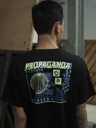 Untuk memudahkan dalam menyelesaikan perkerjaan desain baju, tentunya kamu butuh aplikasi untuk mendesain baju, nah, inilah 10+ aplikasi desain baju terbaik. Ditz Clothing Toko Online Baju Distro Brand Lokal
