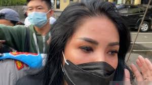 She was born in padang, west sumatra. Police Interrogated 4 Hours Nindy Ayunda Just Said Ask For Prayer