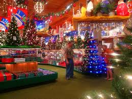 And Bronner S Christmas Wonderland Which At A Length Of 1 5 Football Fields Is The World S Largest Christmas Store Bronners Christmas Store Michigan Christmas Michigan Facts