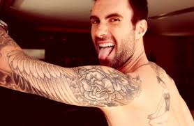 Adam levine thinks blake shelton isn't 'cool enough' for gwen stefani. Adam Levine S Hair Is Looking A Little Different Shemazing