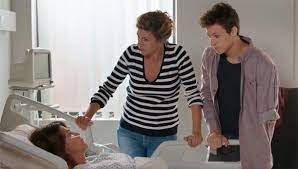 La tension est à son maximum entre valérie et antoine alors qu'ils préparent une sortie en famille. Laurence Face A Un Avc Avec Sequelles Le Navire D Antoine Coule En Mer Demain Nous Appartient 24 10 2019 Demain Nous Appartient Nouveautes Tele Com
