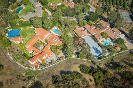 Here, at 23746 malibu road, was once a property called 21 malibu colony. James Cameron Lists 4 Acre Malibu Compound For 25m Photos Pricey Pads