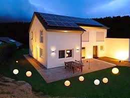 Aktuelle aussenbeleuchtung haus vergleich sieger unterteilen wir dabei zum einen in die besten 5 sowie die besten 50. Begrussen Sie Fruhling Mit Neuer Aussenbeleuchtung Beleuchtung De