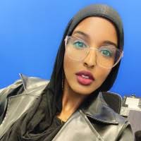 100+ perfiles de «Deka»