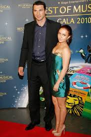 2 feet to cm = 60.96 cm Celebrity Height Difference Couples With Height Differences Glamour Uk