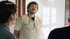 José, el ordenanza del hospital, está enamorado de azucena, la nieta de benjumea, y le pide permiso para casarse con ella, ya que iñaki ha sido internado en la clínica tras ser rescatado de una zanja y rober hace todo lo. Alli Abajo Twitter àªªàª° El Doctor Joze Gregorio Narvaez Casi Al Descubierto Alliabajo8 Http T Co Eghgia61ie