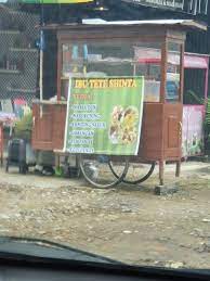 Berikut liputan6.com rangkum dari berbagai sumber 7 pelesetan nama warung yang kreatifnya bikin ngakak, kamis (25/7/2019). Kocak 5 Nama Warung Makan Ini Bikin Salah Fokus