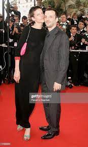 Mathieu kassovitz est un acteur, scénariste, réalisateur, producteur et monteur de cinéma français. Actor Mathieu Kassovitz And Wife Costume Designer Julie Mauduech Actors Cannes Film Festival Costumes