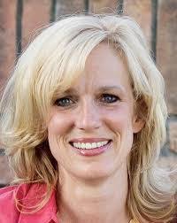 Kari Russo's Instagram, Twitter & Facebook