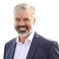 Mick Wells's Instagram, Twitter & Facebook