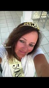 Diane Windham's Instagram, Twitter & Facebook