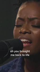 This stripped down, acoustic version of Back To Life by Zahriya Zachary,  Jenn Johnson and Josh Baldwin is giving us life🤍🙌🙌🙌 ##worship##music