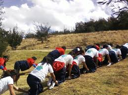 Juegos infantiles al aire libre. 18 Juegos Al Son Vaco Pregnancy Jovenes Juegos Recreativos Para Adolescentes Al Aire Libre