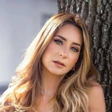 La actriz mexicana geraldine bazán tiene una presencia bien definida en redes sociales, siendo instagram la plataforma donde más activa. Geraldine Bazan Rompe Las Redes Con Atrevido Banador Multicolor Soy Futbol