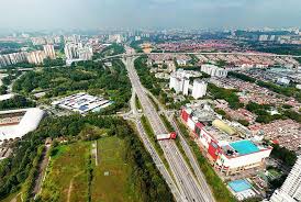 Instead, it was by the cyclists! Shah Alam Expressway Gamuda Berhad