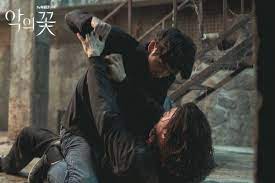 He cares for her and their daughter, however, through a string of events, she learns that he's living under a false identity and starts to suspect that he's a serial killer. Kim Ji Hoon Talks About Working On Flower Of Evil Metro Style