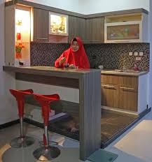 Tindakan 13 individu berkumpul tanpa penjarakan fizikal dalam sebuah rumah di kampung jeniang, gurun, mengundang padah apabila mereka dikompaun. Mini Bar Jadi Area Favorit Nongkrong Di Dalam Rumah Radarsemarang Id