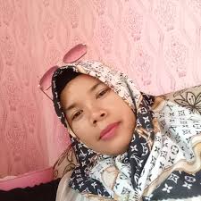 How does Levi spin while attacking titans?