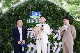 雷佳音成为君乐宝奶粉新晋品牌代言人——主角登场，实力呵护- 中国日报网