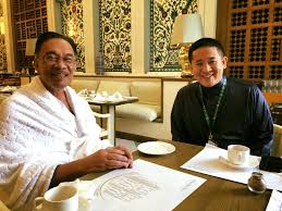 Lawyer amrin amin shares about why he wants to champion social mobility. Amrin Amin Meets Pkr Leader Anwar Ibrahim While On Haj Pilgrimage