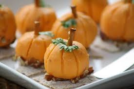 Alle, die es lieben sich zu gruseln, bereiten jetzt ihre schaurig schönen kostüme vor, wählen horrorfilme fürs abendprogramm aus, die einem das blut in. Halloween Rezepte Schaurige Grusel Snacks Essen Und Trinken