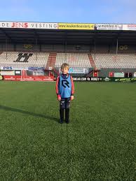 Fc emmen speelt zijn thuiswedstrijden in de oude meerdijk, een stadion dat plaats biedt aan 8600 toeschouwers. Stadion Tijgers Leveren Talent Af Bij Fc Emmen Voetbalschool Fc Emmen