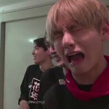 Nooo look at the way taehyung was so close to crying while singing. Kim Taehyung Alijavillegas Twitter