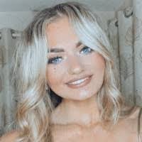 Anna Ruddy's Instagram, Twitter & Facebook