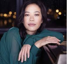 SIMONE YOUNG CONDUCTS RICHARD STRAUSS: A MUSICAL ODYSSEY. Review