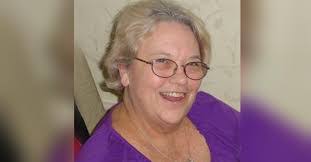 Karen Ellenwood's Instagram, Twitter & Facebook