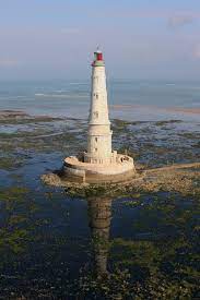 Construit de 1584 à 1611 et d'une hauteur de 68 mètres, il se dresse majestueusement à l'entrée de l'estuaire de la. Phare De Cordouan Visites Poitou Charentes