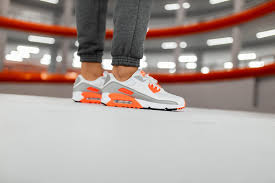 Nike mens uk 9 eu 44 air max 90 ultra 2.0 essential white black trainers t. Nike Air Max 90 White Hyper Orange It Smoke Grey Ct4352 103