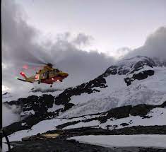 Un terzo alpinista è sopravvissuto e le sue condizioni non destano preoccupazioni. C7o9lkvw5 V1bm