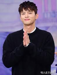 A romantic comedy about louie (seo in guk), nicknamed as king of shopping who is actually an heir to a chaebol company gold group. Seo In Guk 090916 Shopping King Louie Press Conference ã‚½ã‚¤ãƒ³ã‚°ã‚¯ ã‚°ã‚¯