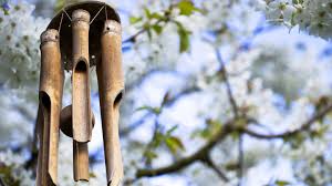 Diese windspiele aus holz eignen sich hervorragend für ihren garten, balkon, terrasse weil wir diese seite für euch, unsere nutzer machen und sie nicht mit irrelevanten. Windspiel Basteln So Geht S Brigitte De