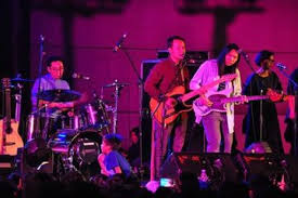 Tapi ingat jangan anggap kami sampah. Lirik Lagu Dan Chord Gitar Mosi Tidak Percaya Efek Rumah Kaca Sonora Id