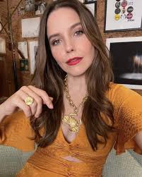 Old ❥ || ▸ 📸 #SophiaBush ↳🇺🇸 selfie dump bc she's the prettiest 🤍🥹