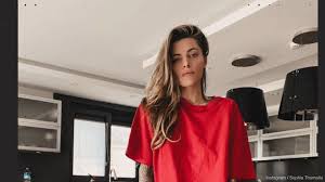 Sophia thomalla (28) gilt als durch und durch schöne frau. Sophia Thomalla In Xxl Klamotten Und Ungeschminkt Ihre Quarantine Fashion Show Video Dailymotion