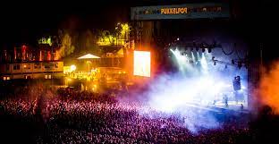 It is held within a large enclosure of fields and woodland—between a dual carriageway called kempische steenweg—in the village of kiewit, approximately 7 km north of hasselt. Pukkelpop Yourope Org