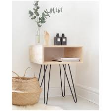 Une table de chevet imitation chêne blanc. Diy Fabriquer Une Table De Chevet Caisson La Fabrique Des Pieds