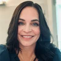 Lindsay Lake's Instagram, Twitter & Facebook