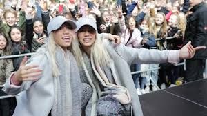 Entdecke (und sammle) deine eigenen pins bei pinterest. Instagram Zwillinge Lisa Und Lena Sorgen Fur Kreischalarm B Z Berlin